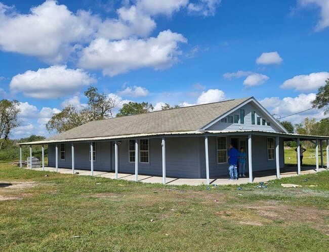 Building Photo - 21910 Rycade School Rd