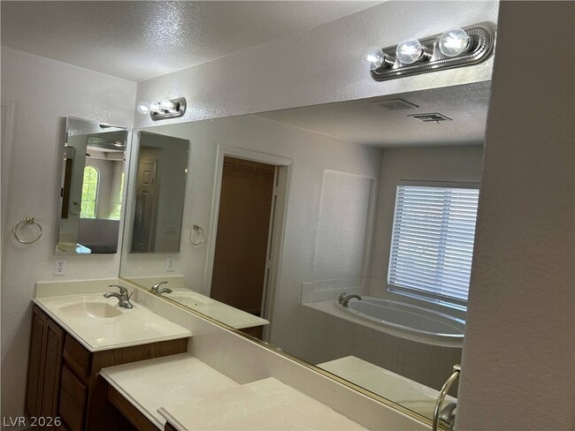 Building Photo - 10296 Magnolia Tree Ave