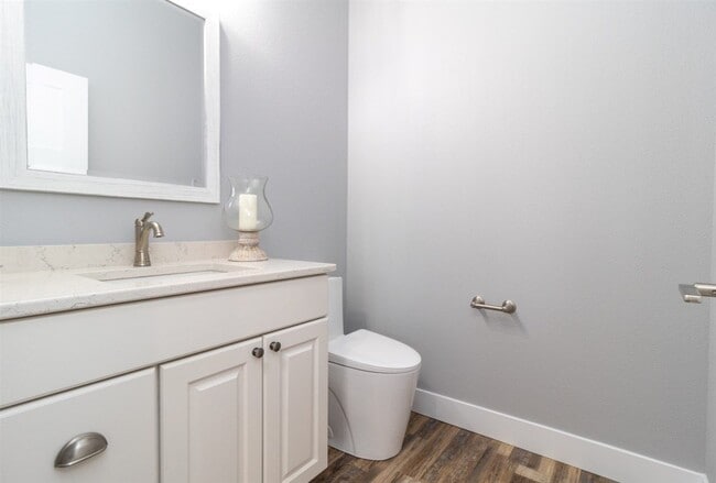 Building Photo - 805 28th St NW