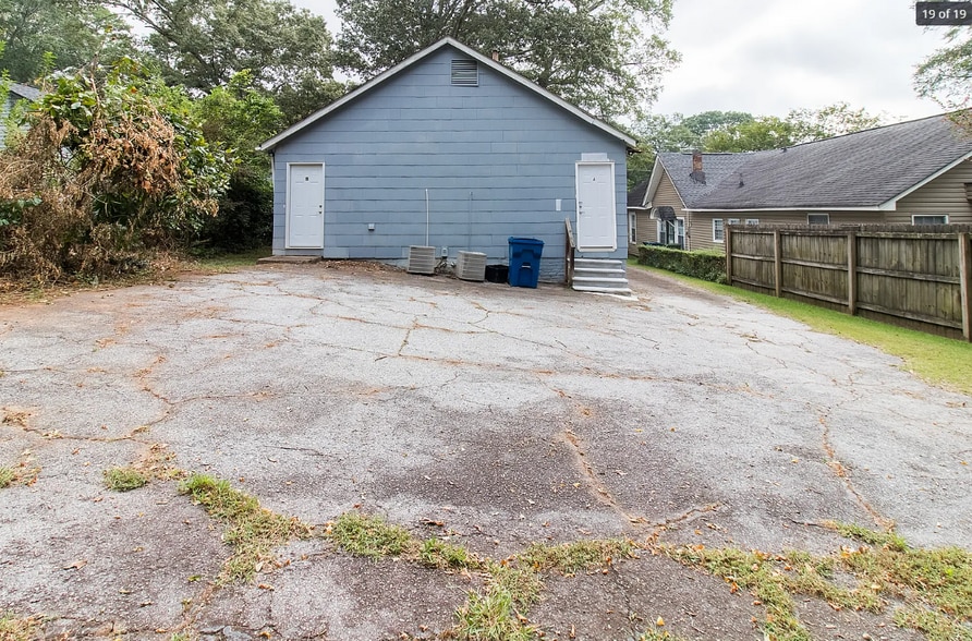 Building Photo - 689 Vernon Ave SE