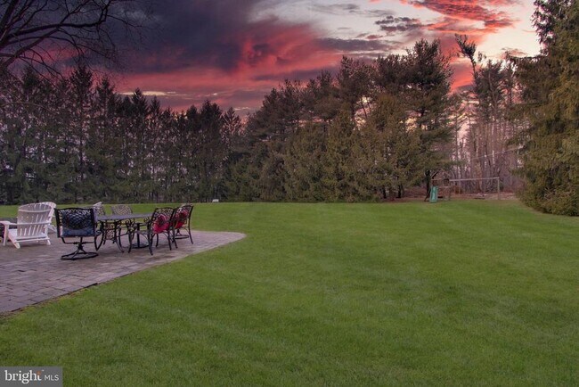 Building Photo - 2210 Boxmere Rd