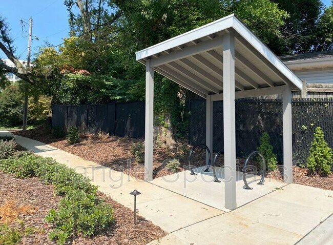 Building Photo - 2018 Smallwood Dr