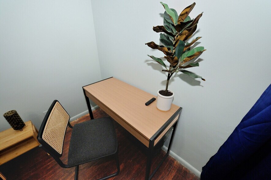 Building Photo - 400 W 36th St.