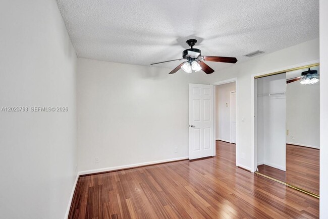 Building Photo - 21461 Sawmill Ct