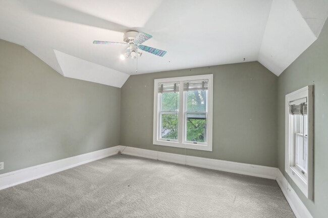 Building Photo - Charming 3-Bedroom Home for Rent in Lake M...