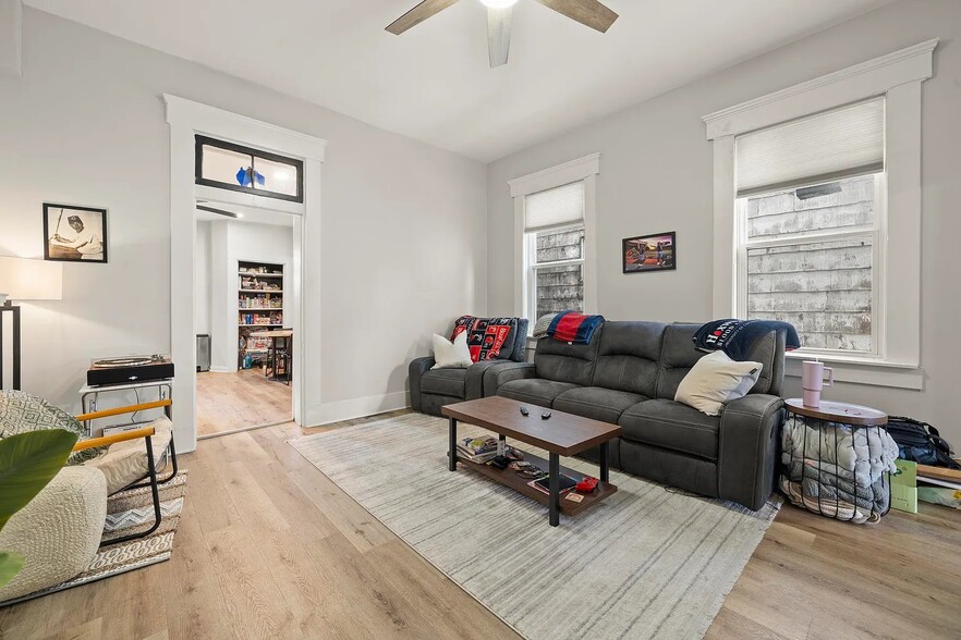 Building Photo - 211 E 5th St