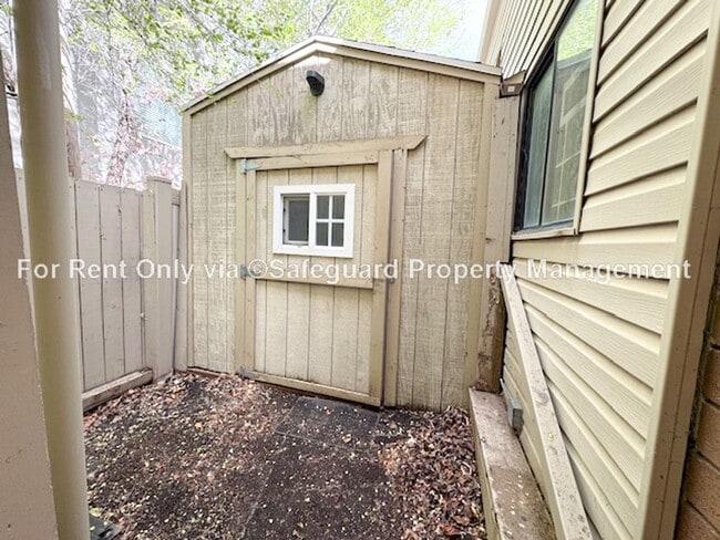 Building Photo - Charming Fully Furnished Bungalow in Millcreek