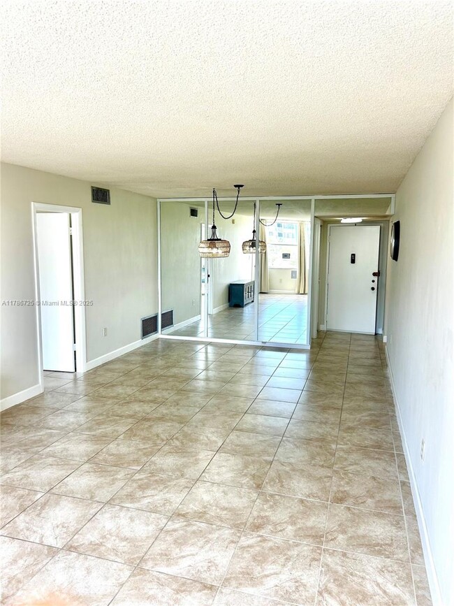 Building Photo - 1200 NE Miami Gardens Dr