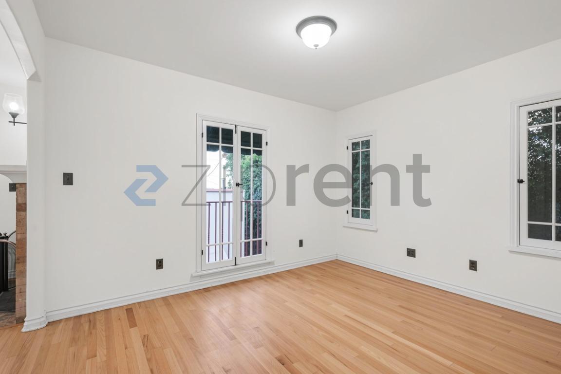 Building Photo - Unit