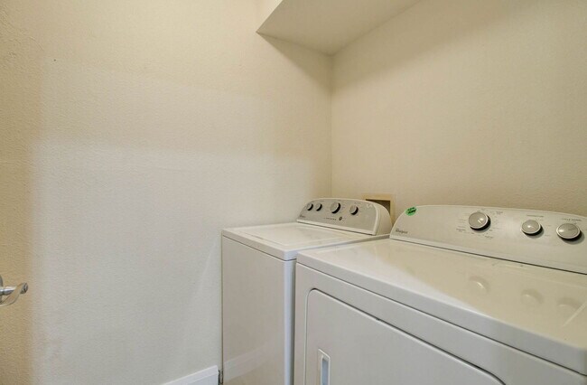 Building Photo - 4704 E Paradise Village Pkwy N