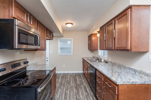 Building Photo - Renovated 5 Bedroom 2.5 Bath home