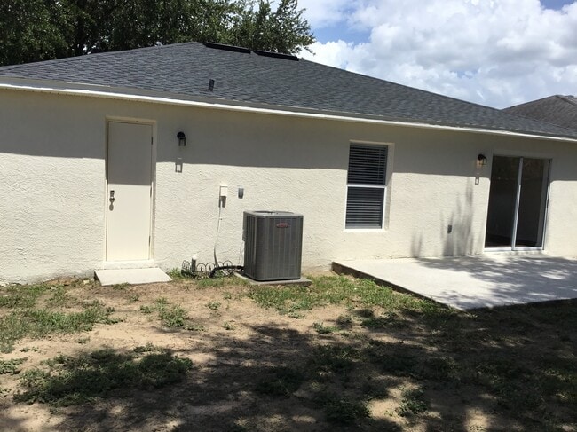 Building Photo - 914 Stallion Way