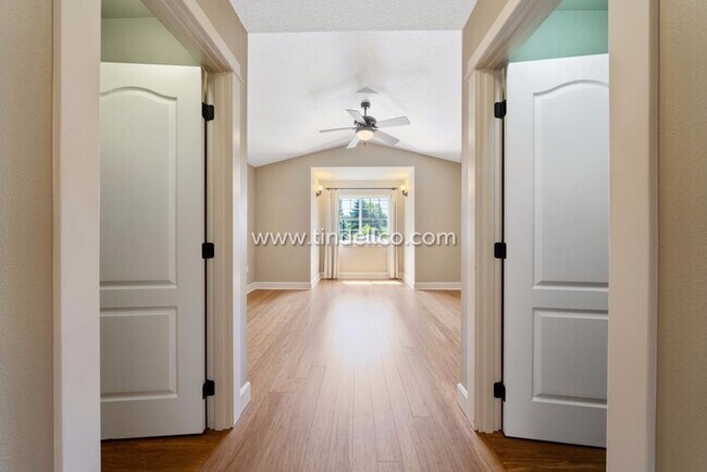 Building Photo - Amazing Eastmoreland Home Near Sellwood wi...