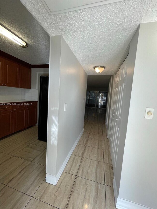 Building Photo - 661 N University Dr