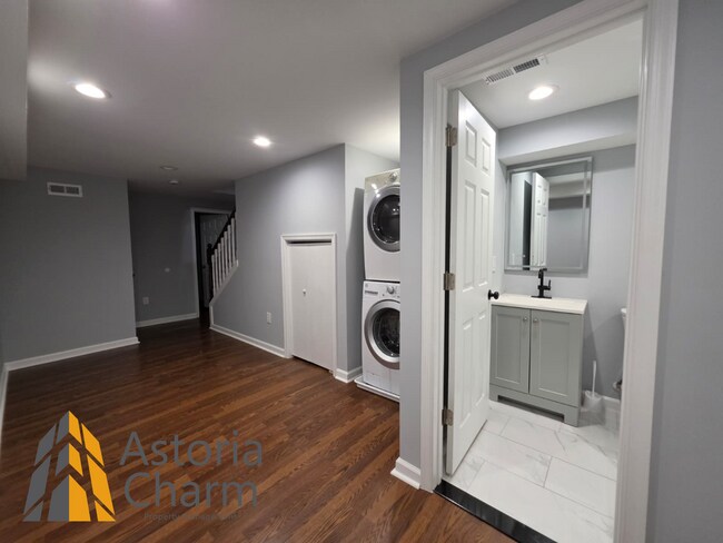 Building Photo - Renovated 2 Bedroom + Den, 3 Bath Home with Ensuites, Finished Basement and Stainless Appliances