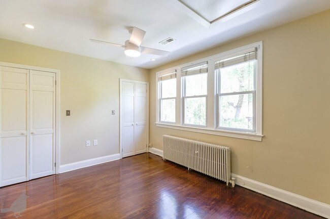 Building Photo - Light-Filled Two Bedroom Home in Hill East...