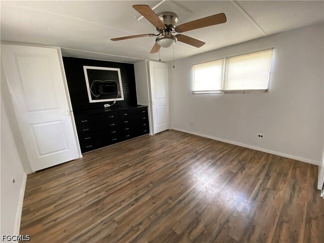Building Photo - 121 Coachlight Ln