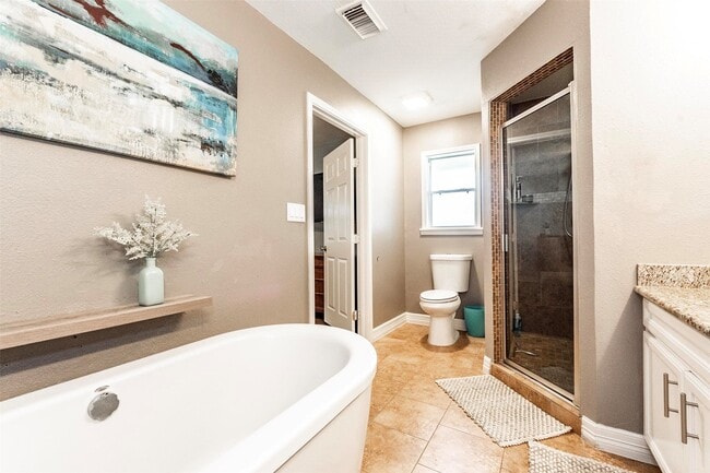 Building Photo - 11 10th Ave N