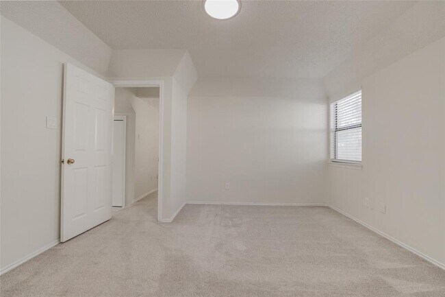 Building Photo - 10002 Talleyran Dr