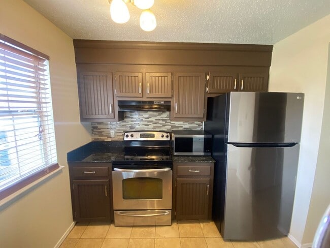 Building Photo - ? Move-In Ready 3BR Townhome | Ask About O...