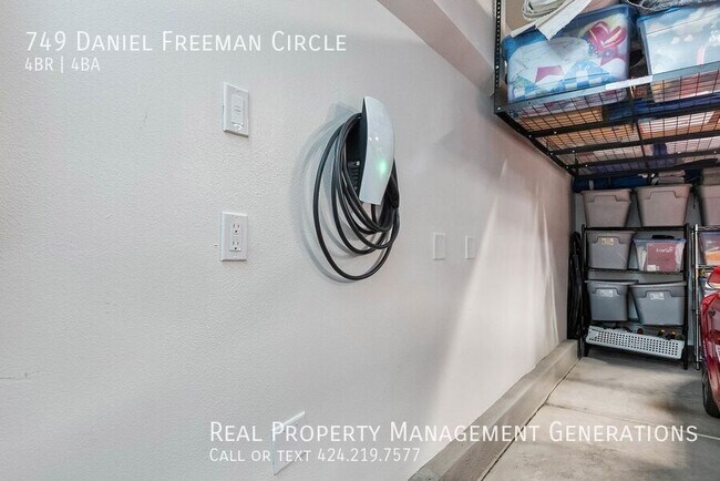 Building Photo - 749 Daniel Freeman Cir