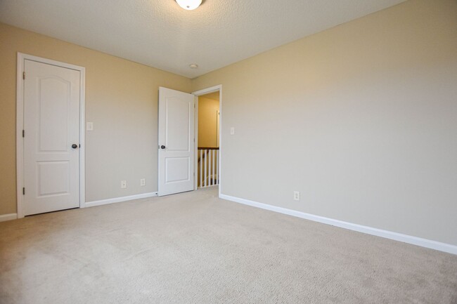 Building Photo - Pet Friendly Three Bedroom!