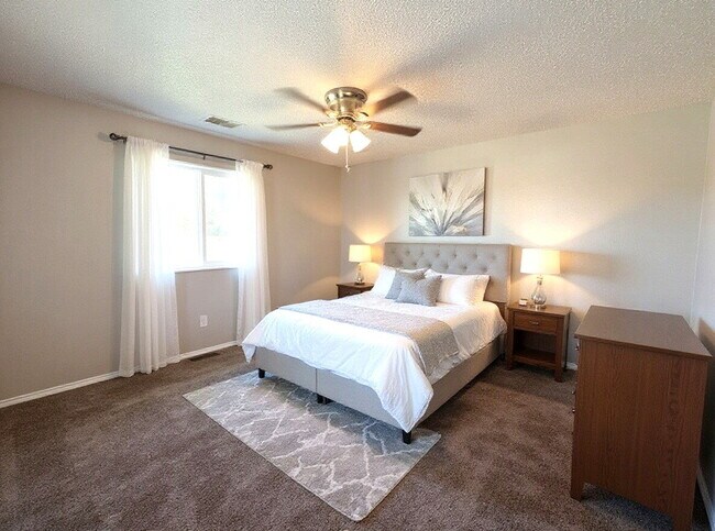 Building Photo - Spacious 4-Bedroom Home with Fireplace & Large Backyard in SW Fort Worth