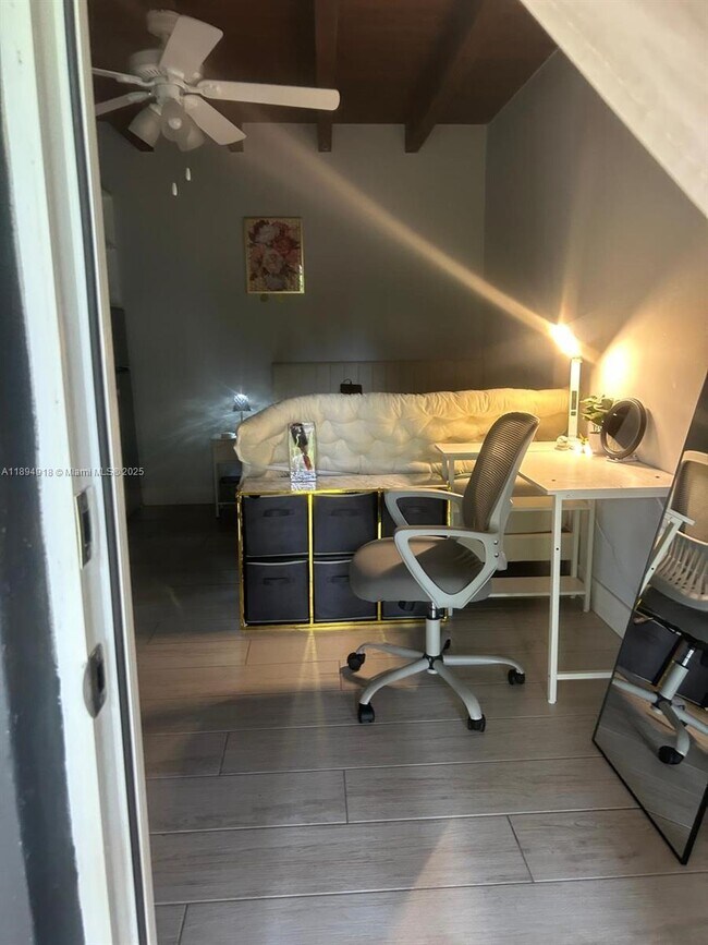 Building Photo - 6431 SW 64th Ct