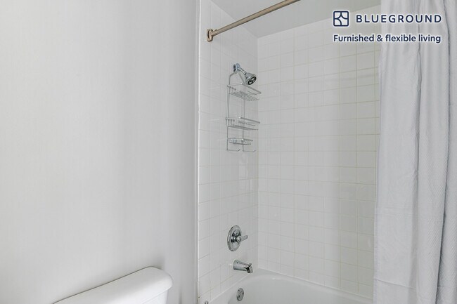 Building Photo - 121 W Chestnut St