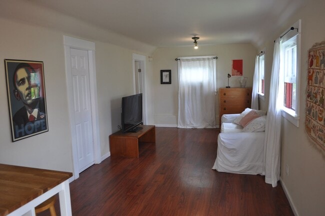 Building Photo - North Park 4BR/ 2BA "1,800 Square Feet" Si...