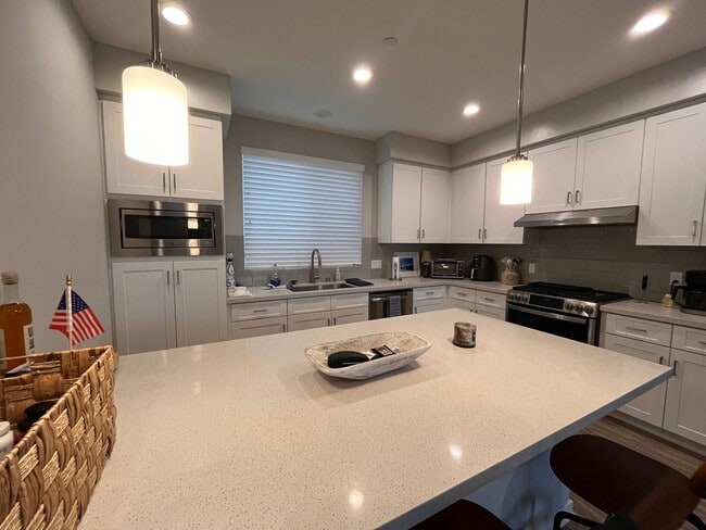 Building Photo - 2 Bed 2.5 Bath 1,423 Sq. Ft. Luxury Coastal Condo with Ocean View Deck