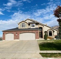 Building Photo - 2410 E View Dr