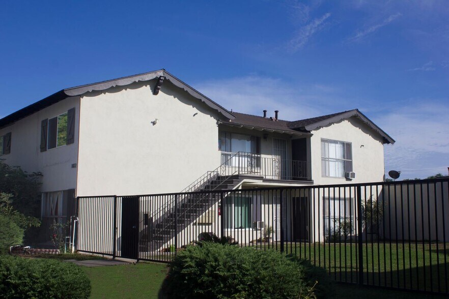 Building Photo - 1822 W Sumac Ln