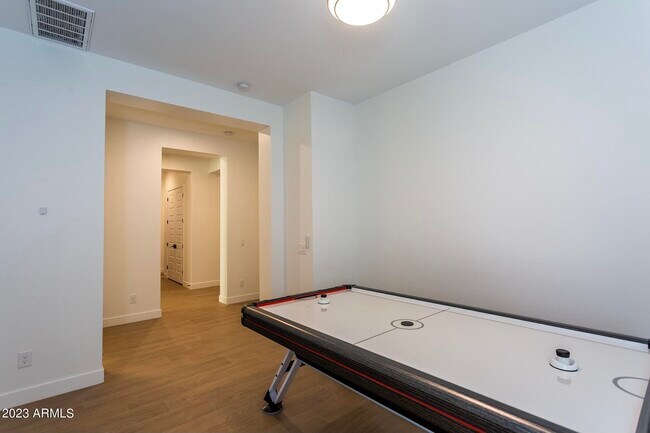 Building Photo - 8543 W Palo Verde Dr