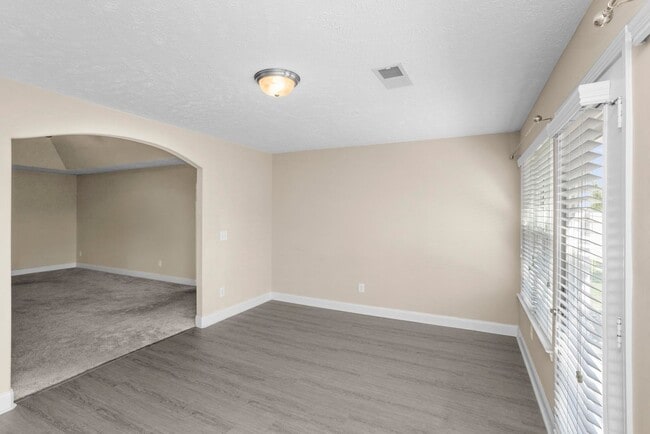 Building Photo - 1075 Campbell Ave