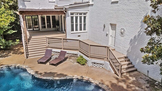 Building Photo - 1574 Whitmar Pl S