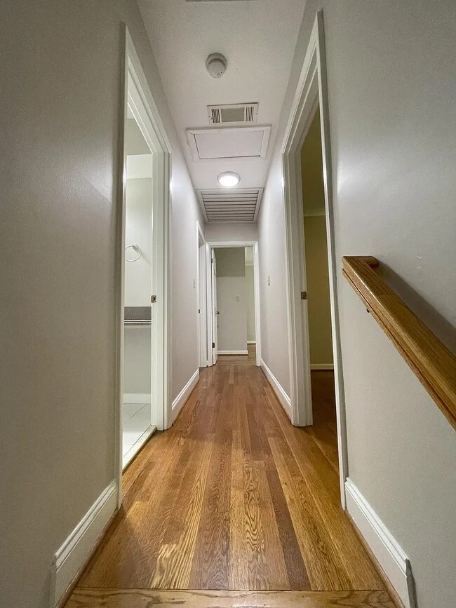 Building Photo - 2706 Eaton Pl