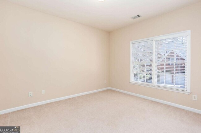 Building Photo - 3206 Windsor Lake Dr NE