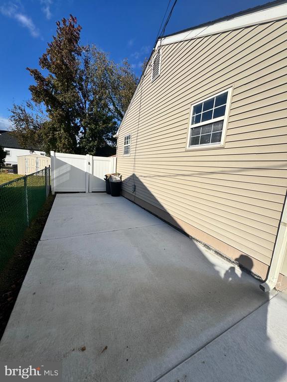 Building Photo - 615 Jackson Ave