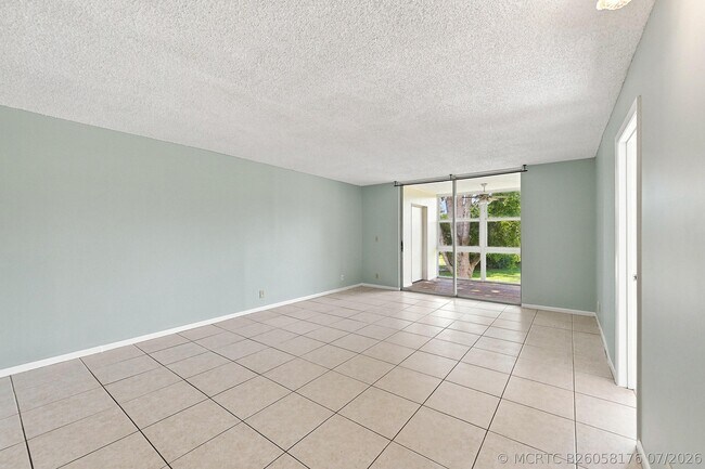 Building Photo - 950 NW 80th Ave