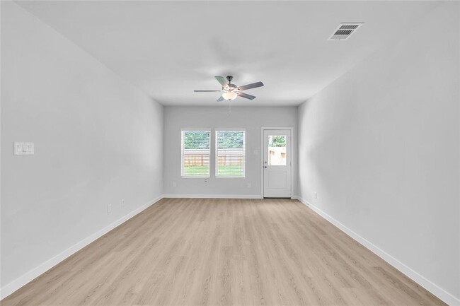Building Photo - 21230 Rising Hts St