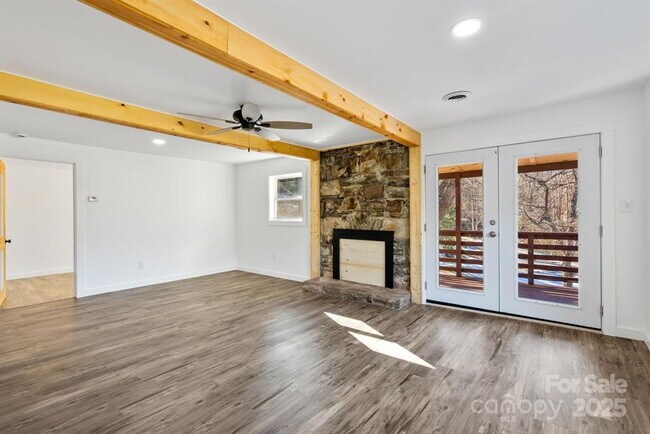 Building Photo - "Charming Cottage Retreat in Gerton, NC!"