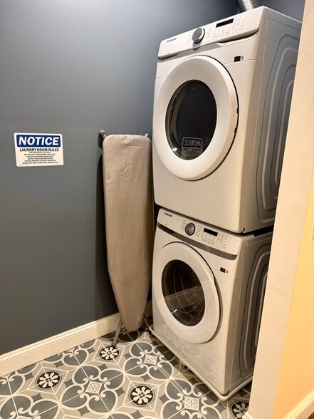 Washer and dryer - 1906 Madison Ave