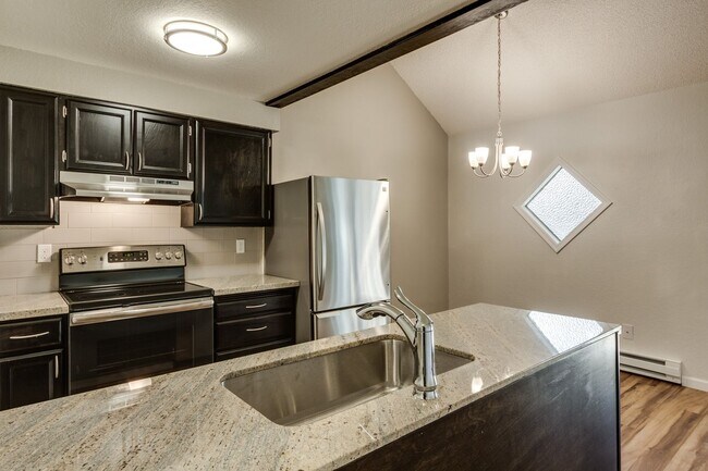 Building Photo - Crestline Triplex