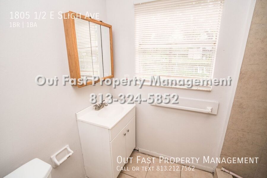 Building Photo - 1805 1/2 E Sligh Ave-