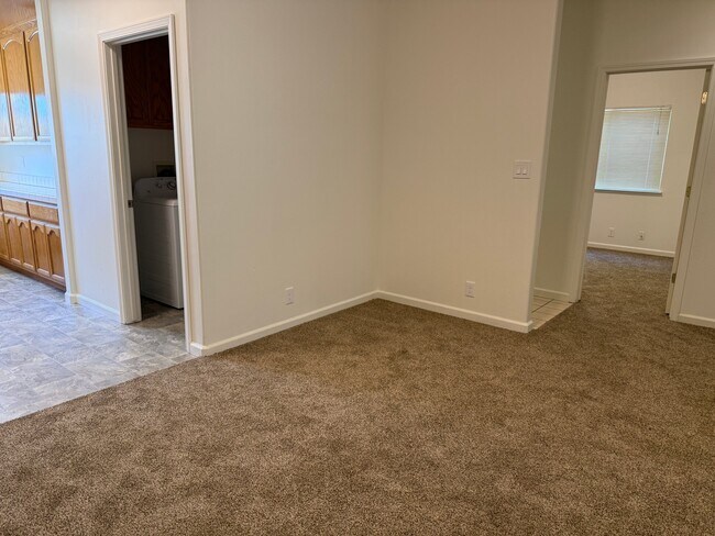 Building Photo - 1296 Woodhaven Ln