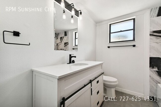 Building Photo - 4310 Columbus Way S