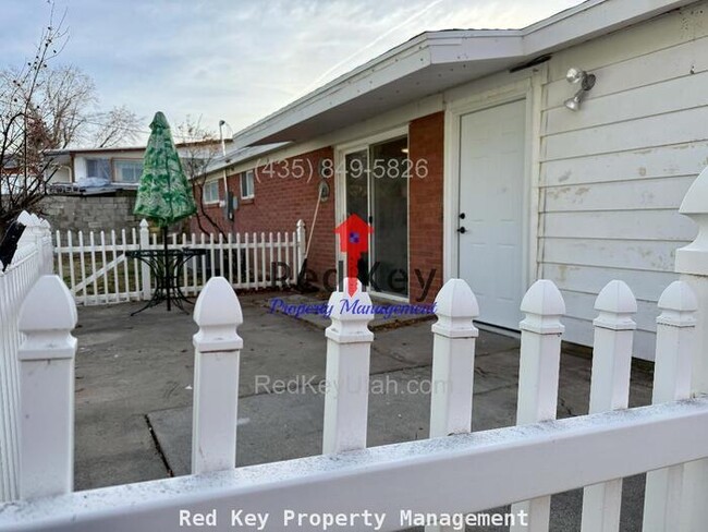 Building Photo - Antelope Ave Single Family Home