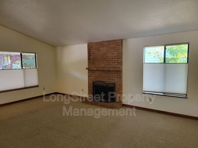 Building Photo - 3947 NW Tamarack Dr
