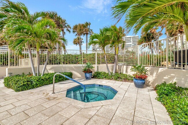 Building Photo - 4301 N Ocean Blvd
